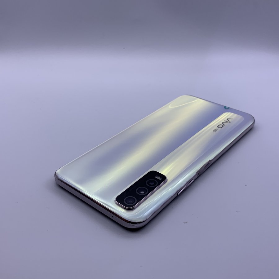 vivoy70s5g版5g全网通雾光幻境6g128g国行95成新