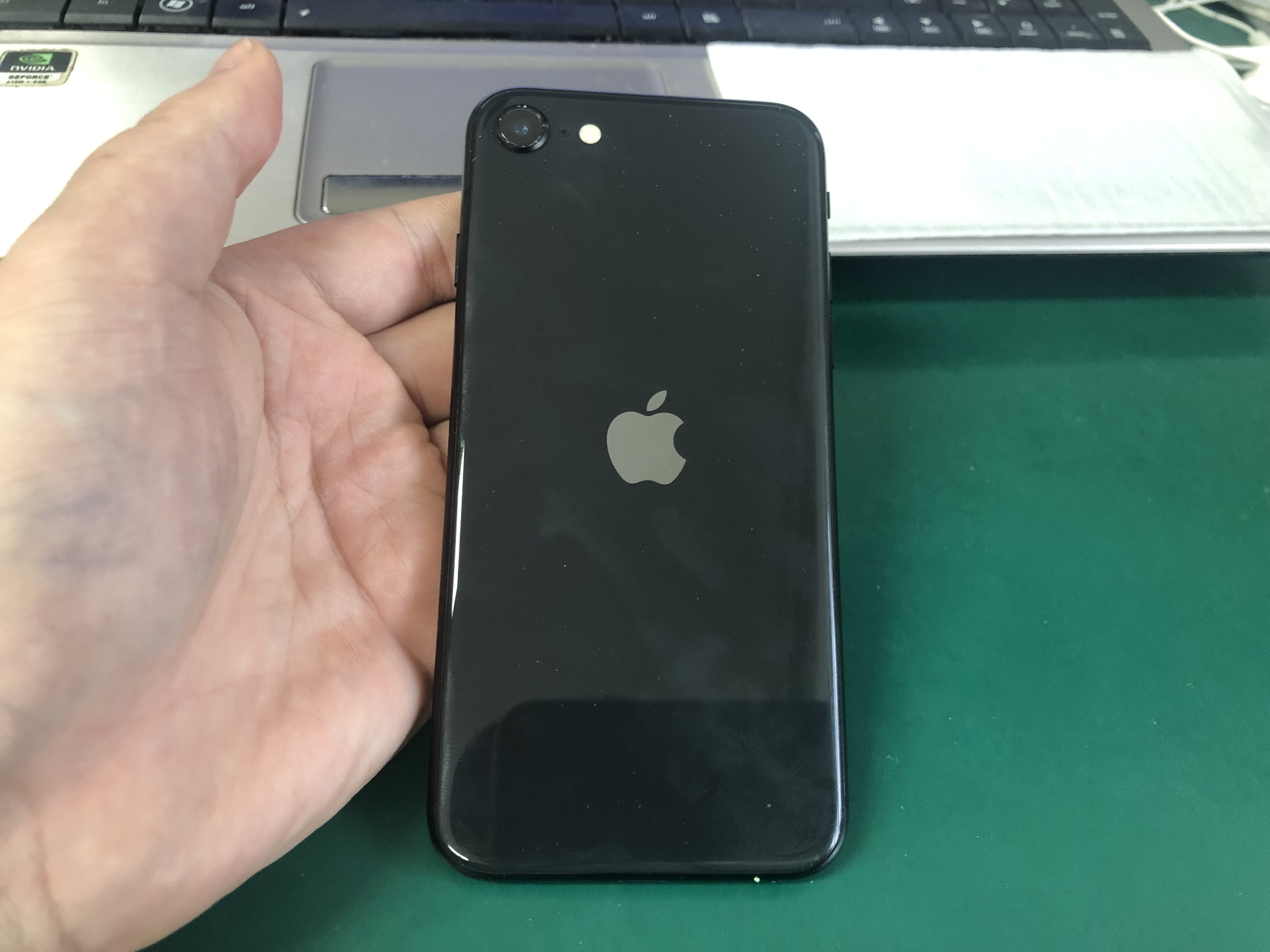 苹果【iPhone SE2】4G全网通 黑色 64G 国行 8成新 