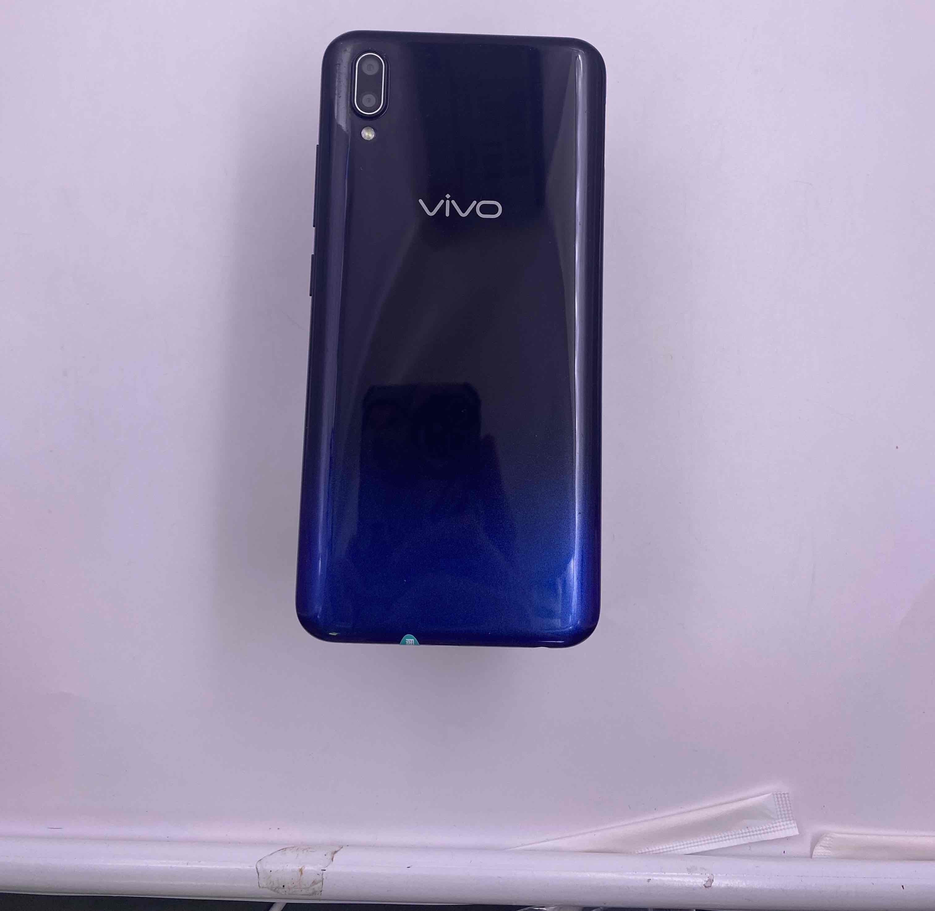 vivo【y93】4g全网通 黑色 3g/64g 国行 9成新