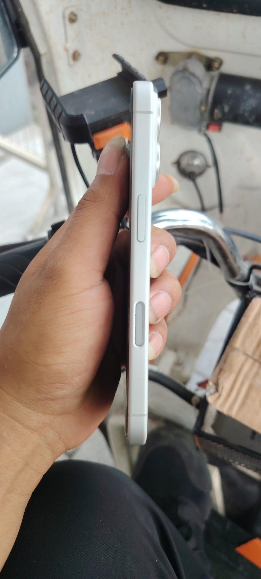 苹果【iPhone 16】5G全网通 白色 128G 国行 95新 