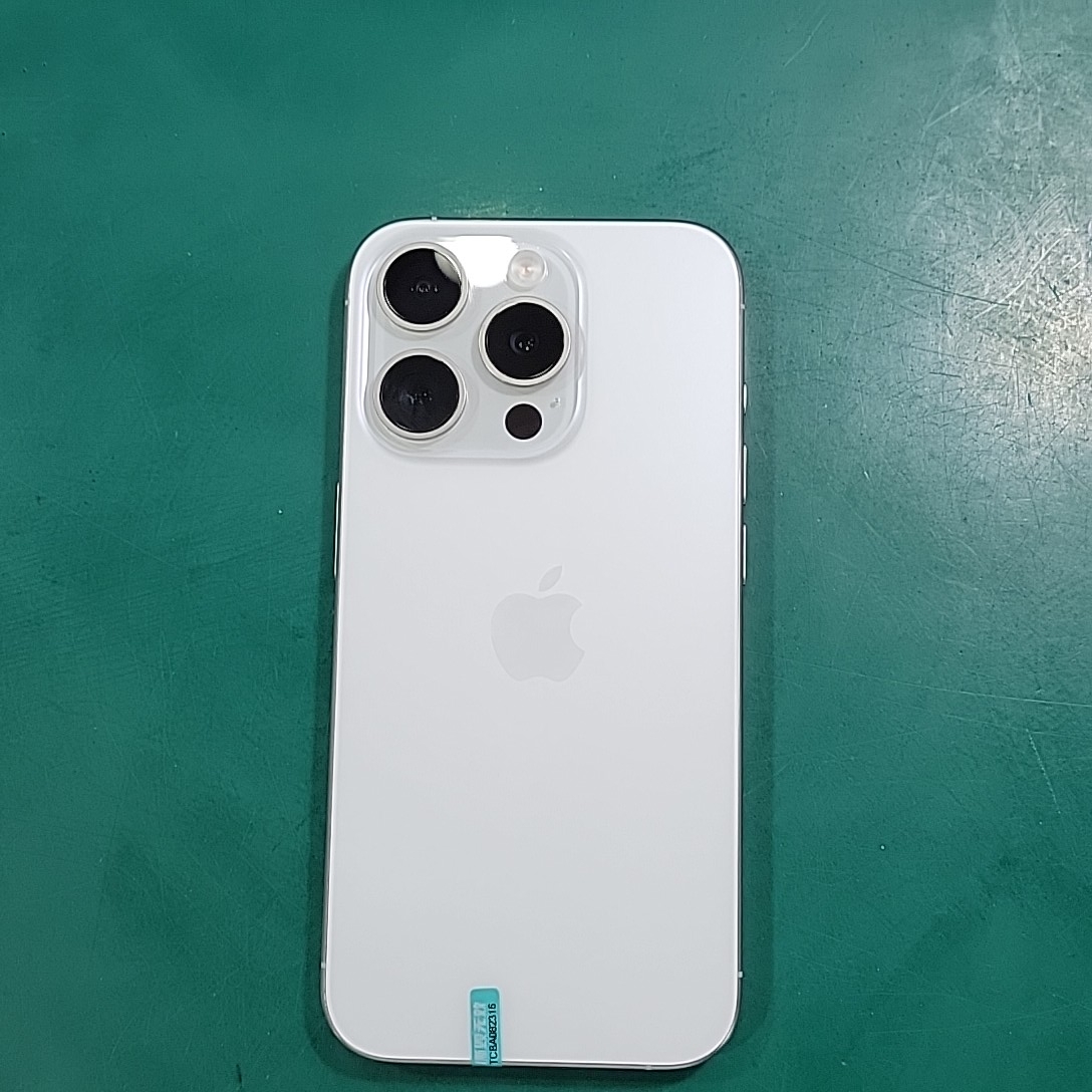 苹果【iPhone 15 Pro】5G全网通 白色钛金属 256G 国行 95新 