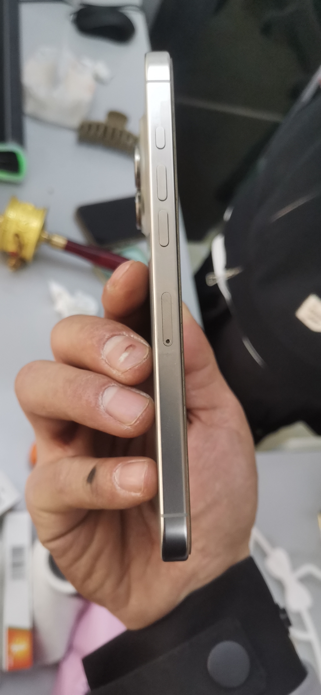 苹果【iPhone 16 pro max】5G全网通 原色钛金属 256G 国行 99新 