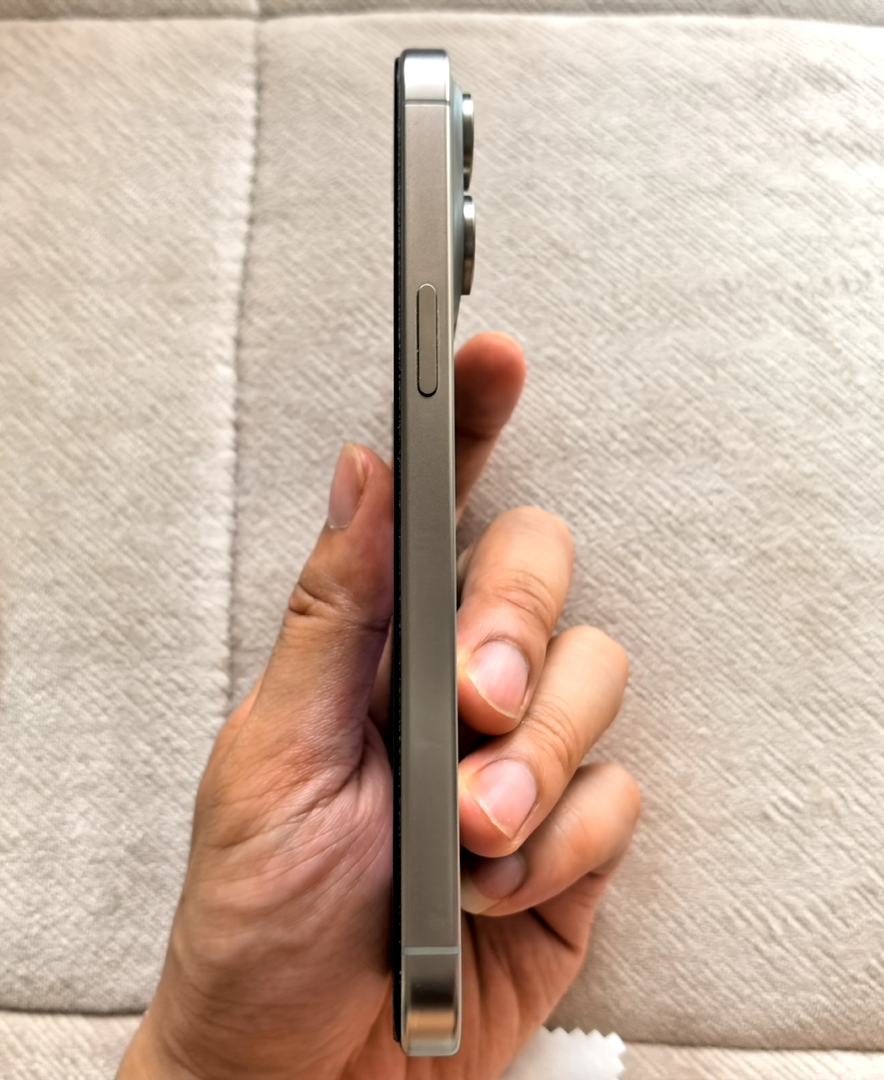苹果【iPhone 15 Pro Max】5G全网通 原色钛金属 256G 国行 95新 