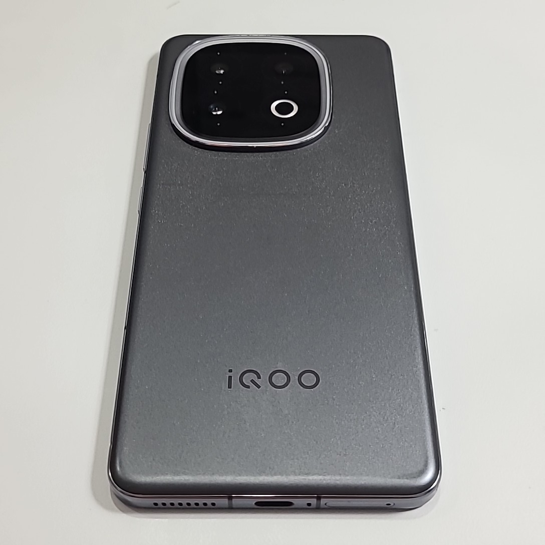 vivo【iQOO 13】5G全网通 赛道版 12G/256G 国行 8成新 